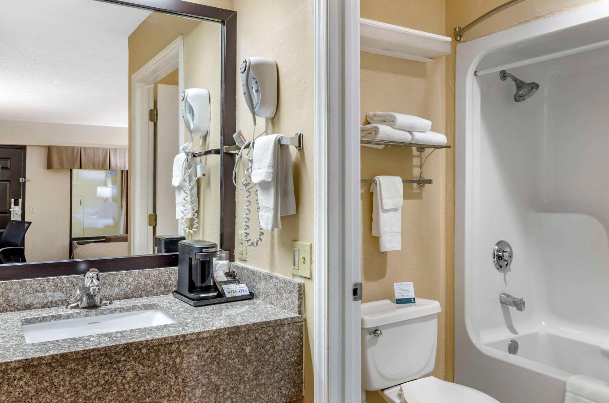Quality Inn Hillsville Esterno foto